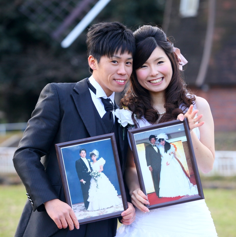 ご両親の結婚写真と共に フォトウェディング 前撮りは名古屋のオシャレなウェディングアベニュー ご両親の結婚写真と共に フォトウェディング 前撮りは名古屋のオシャレなウェディングアベニュー