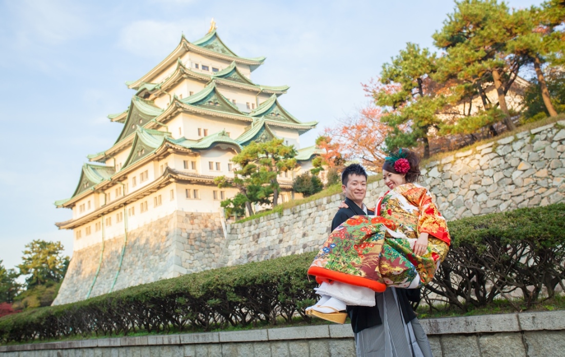 名古屋城の前でお姫様抱っこ♡