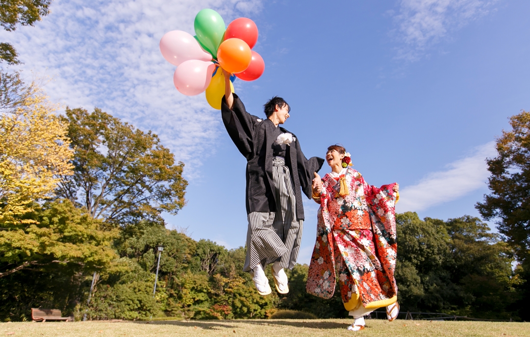 白鳥庭園で和装前撮りジャンプ ＼(^O^)