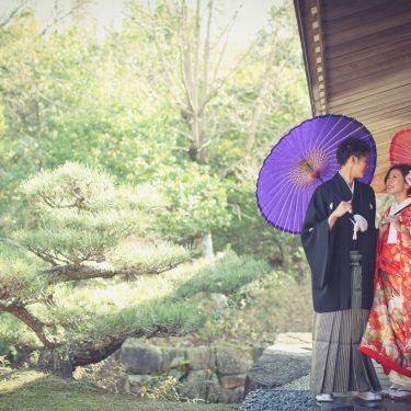 美しい日本庭園をバックに撮影したロケーションフォト