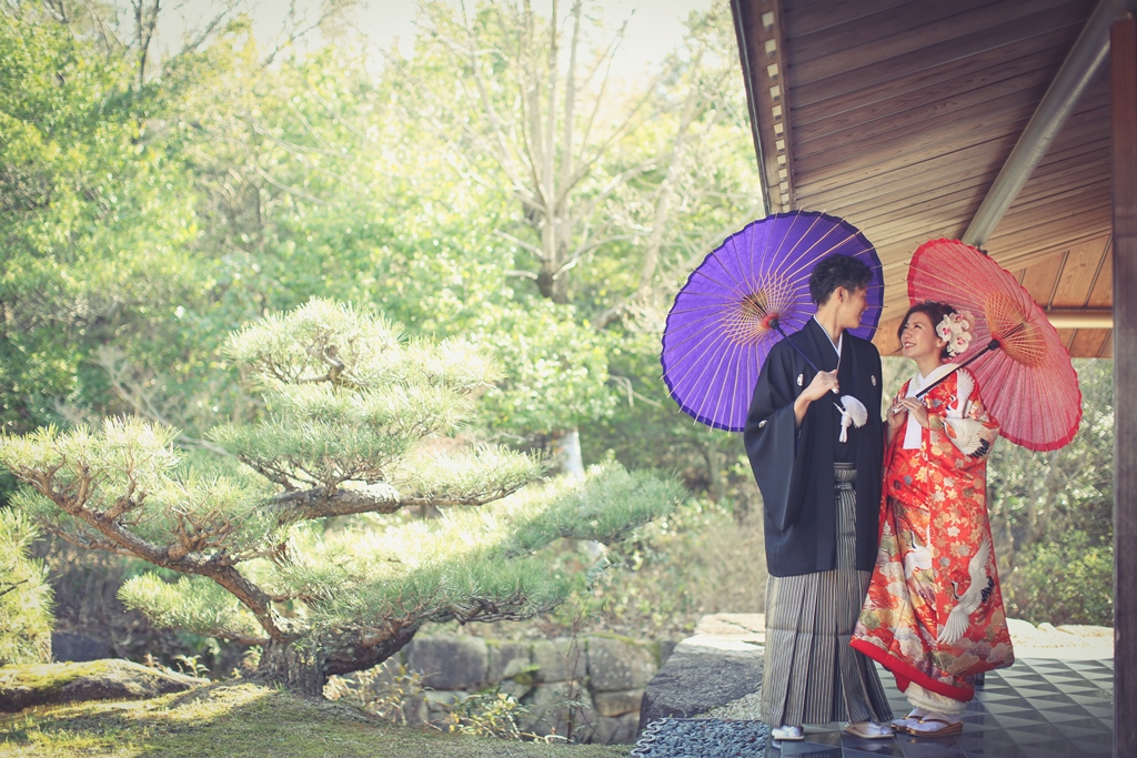 美しい日本庭園をバックに撮影したロケーションフォト
