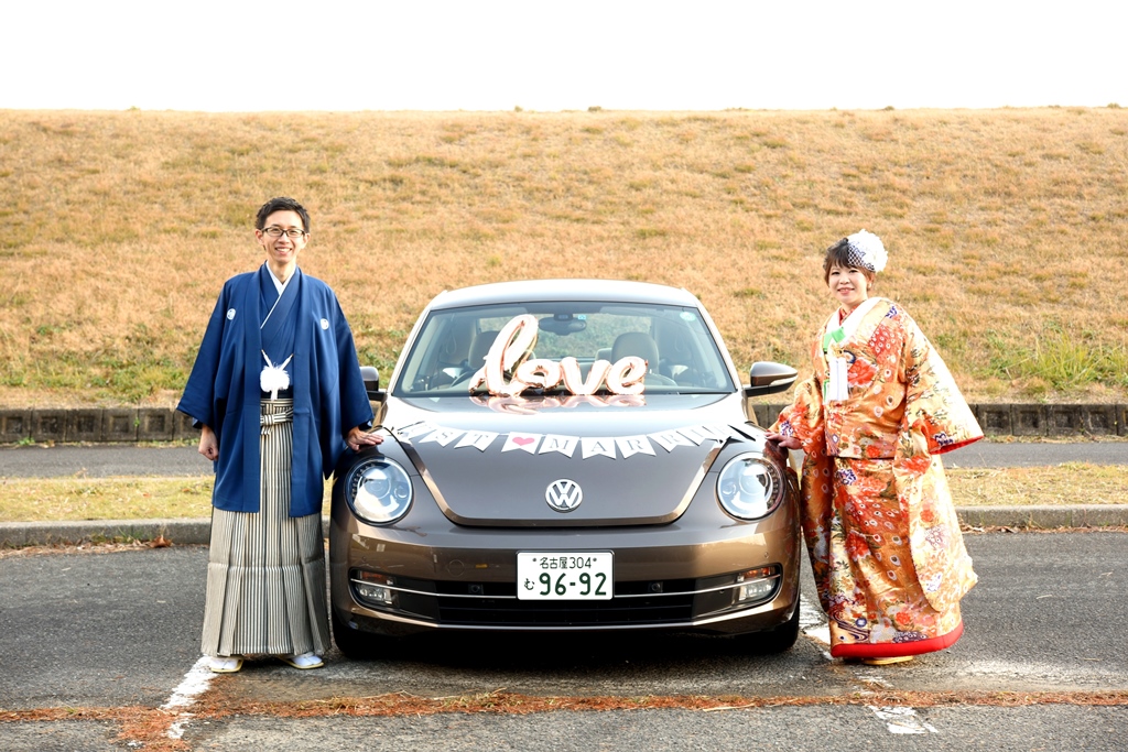 愛車と一緒に撮った和装結婚写真