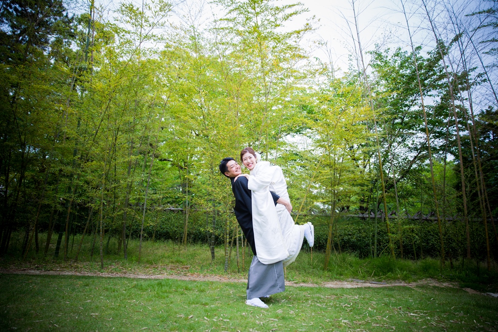 笑顔が素敵なお二人の結婚写真