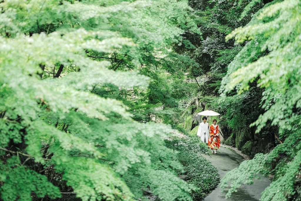 雨あがり、緑の美しい「徳川園」での前撮り