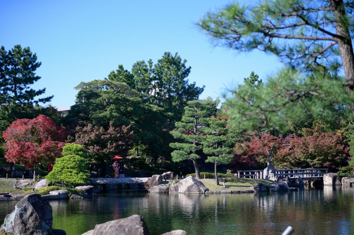 色鮮やかな木々の「徳川園」にて秋の前撮り。