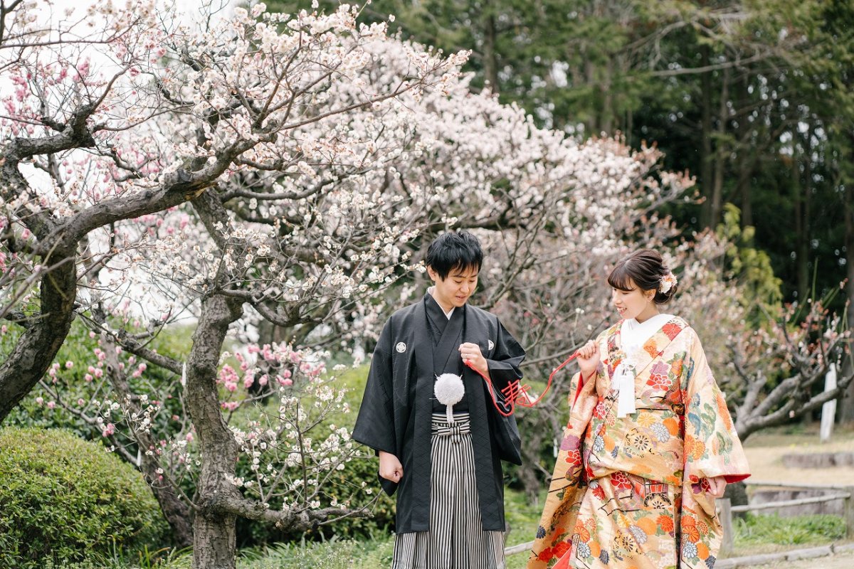 梅の花も二人を祝福！白鳥庭園で前撮り