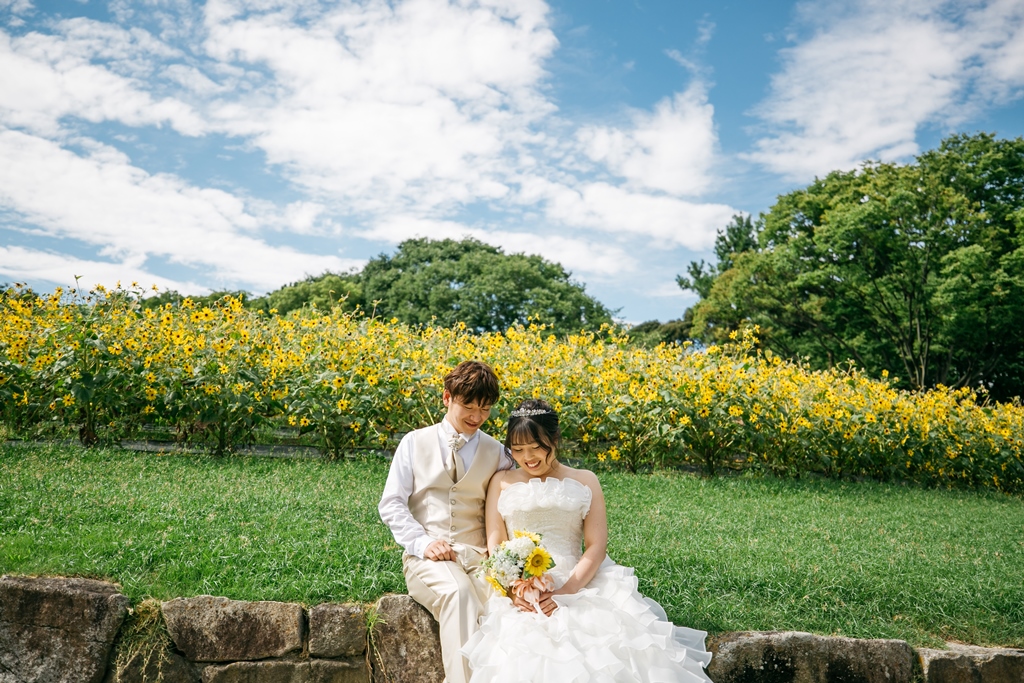 大好きな向日葵達に祝福されるお二人♡