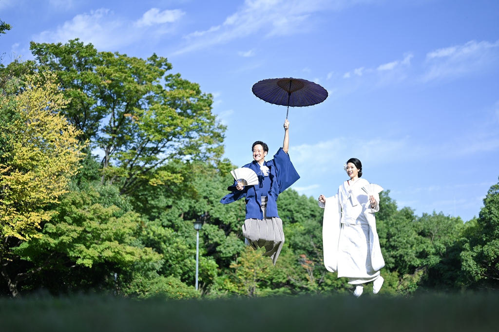 二人仲良く青空に向かってジャーンプ！！