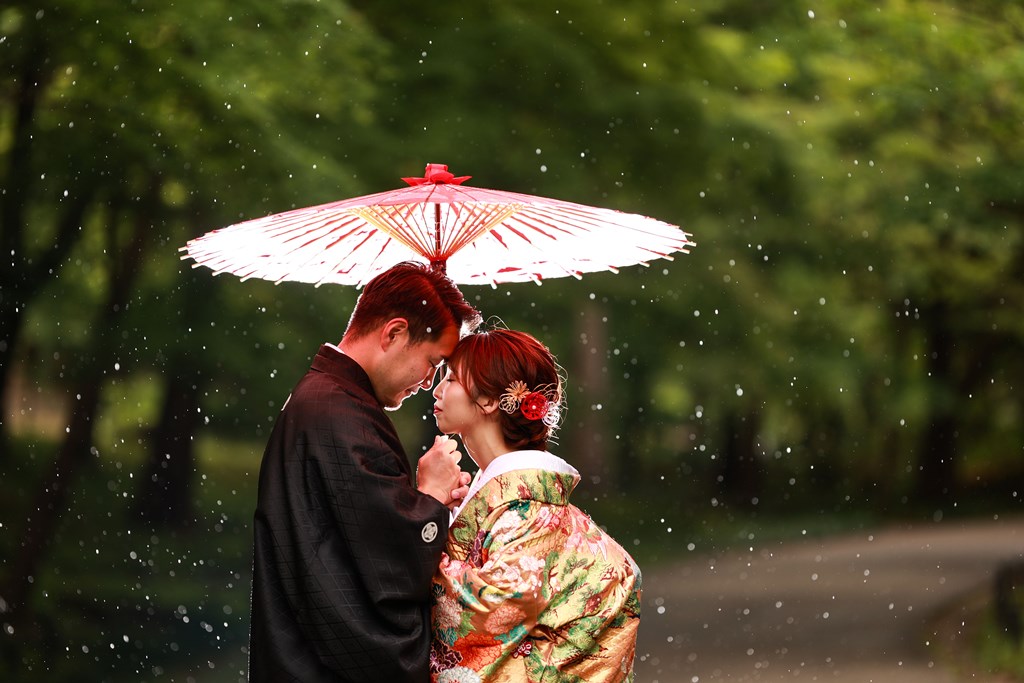 幻想的な雨の中思わず涙溢れる幸せロケーションフォト♡