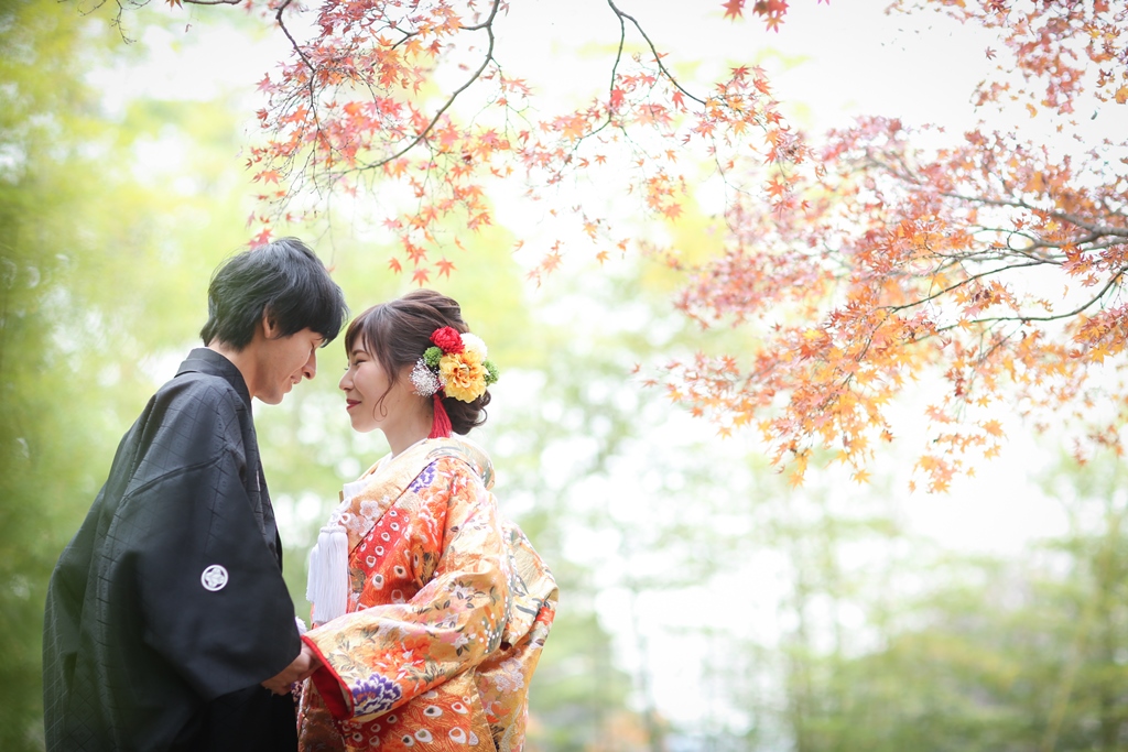 中村公園の紅葉と新郎新婦