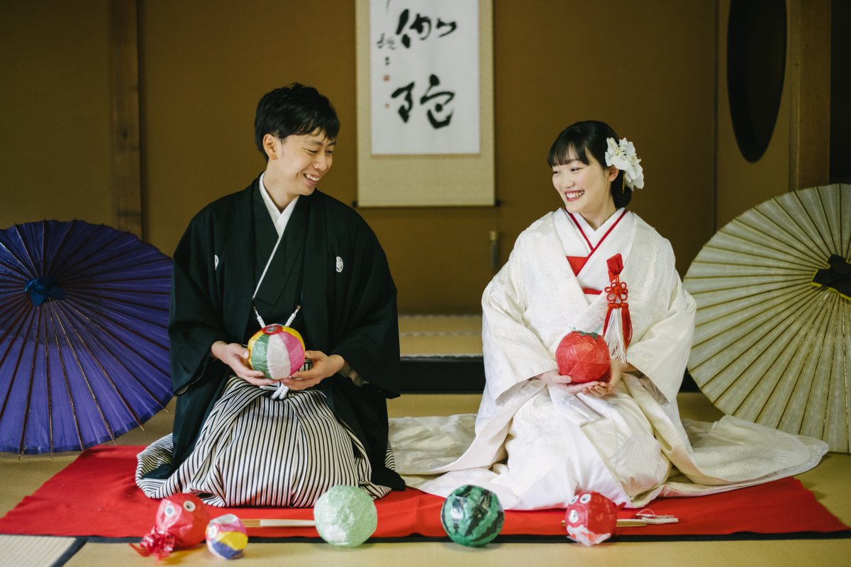 三重県にある六華苑のお茶室で紙風船で遊ぼう！！