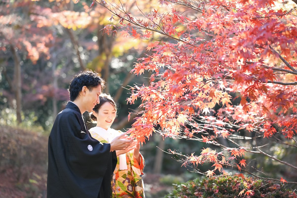 お二人の自然なお顔と自然な紅葉♡