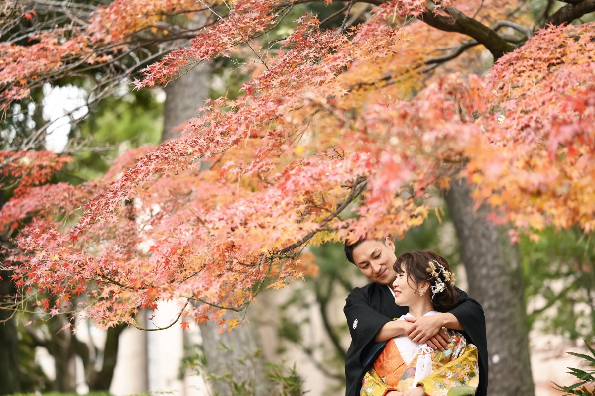 紅葉に囲まれながら撮影