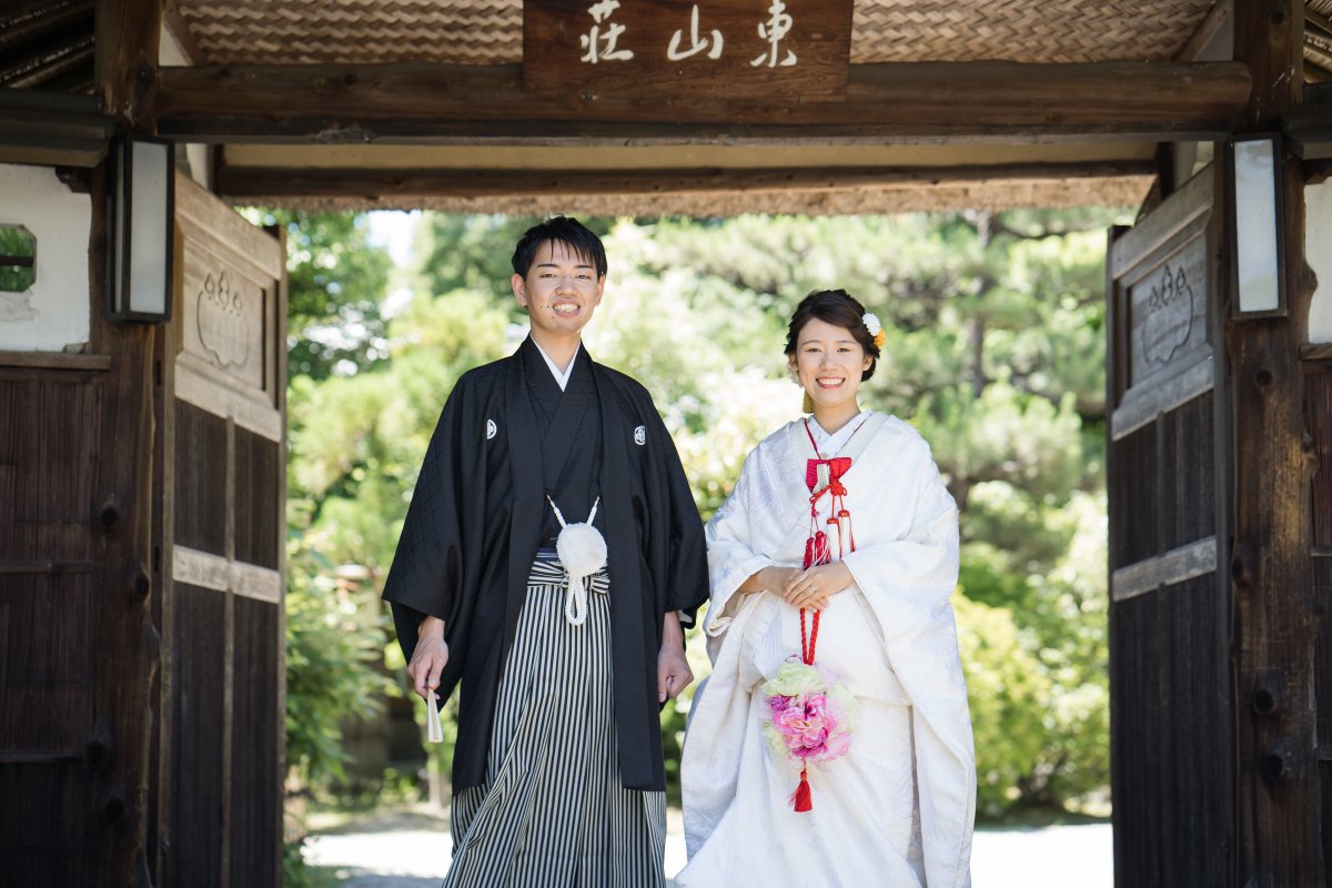 東山荘の正面でかっこよく決めて一枚”！！