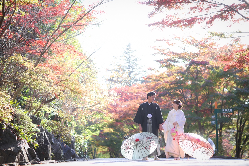 紅葉のキレイな東山植物園で撮った結婚写真