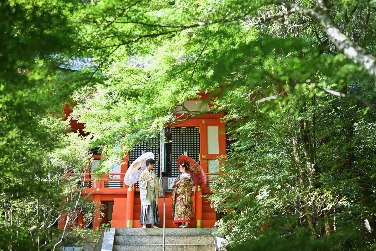 自然溢れる毘沙門堂