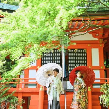 朱色の神社と撮る京都の前撮り