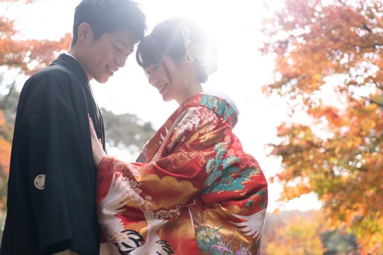 晴れ晴れとした空の下で素敵な結婚写真が撮れる