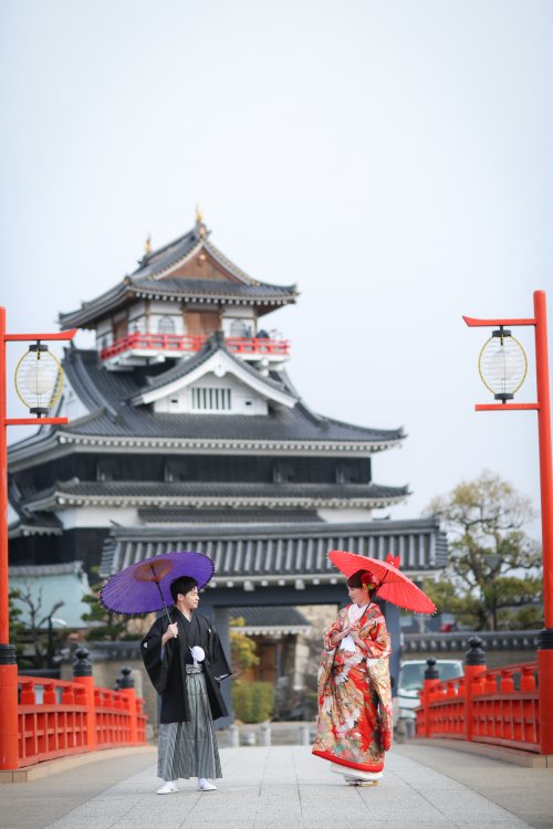 迫力ある清州城を背景に