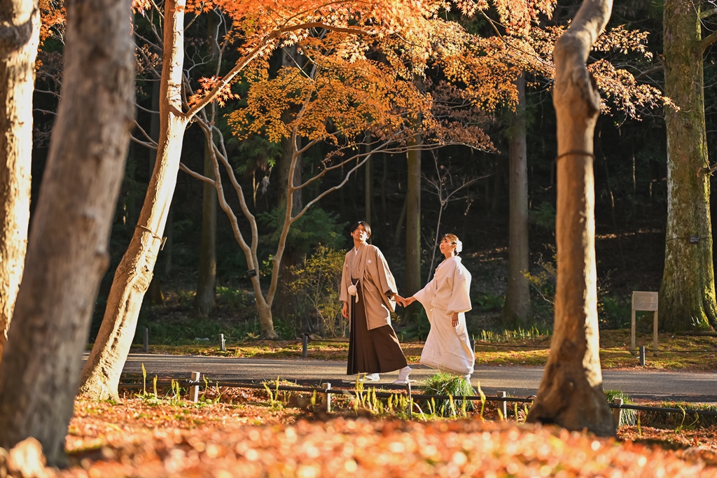 キラキラ輝く紅葉に思わず見とれてしまうロケーション「宗節庵」でウェディングフォト