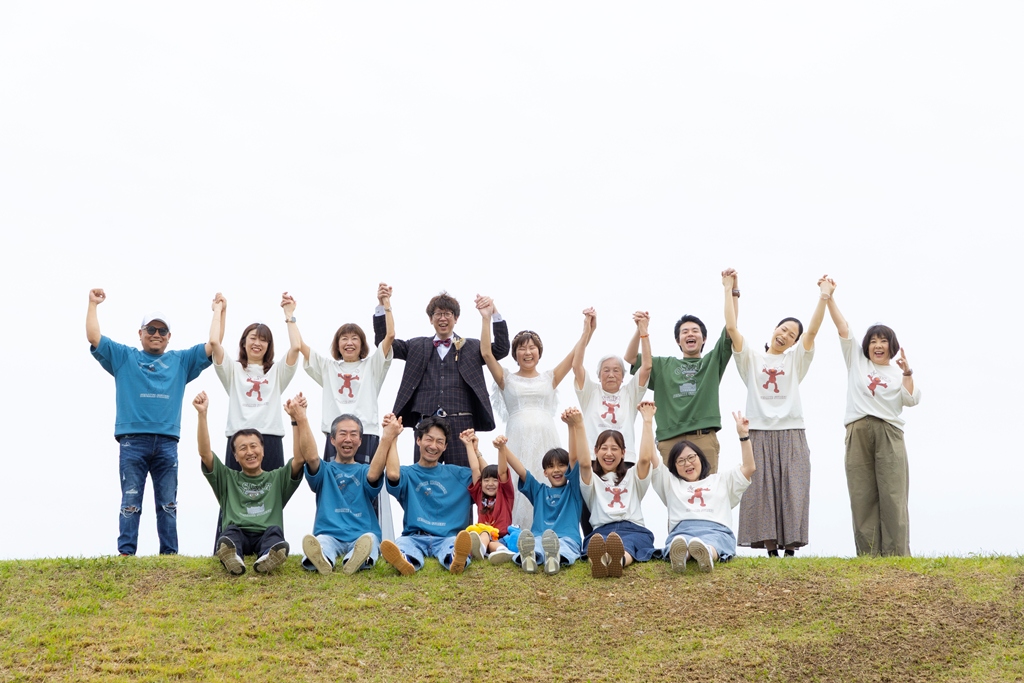 公園でのびのび!みんなで仲良し写真撮影👕🌟
