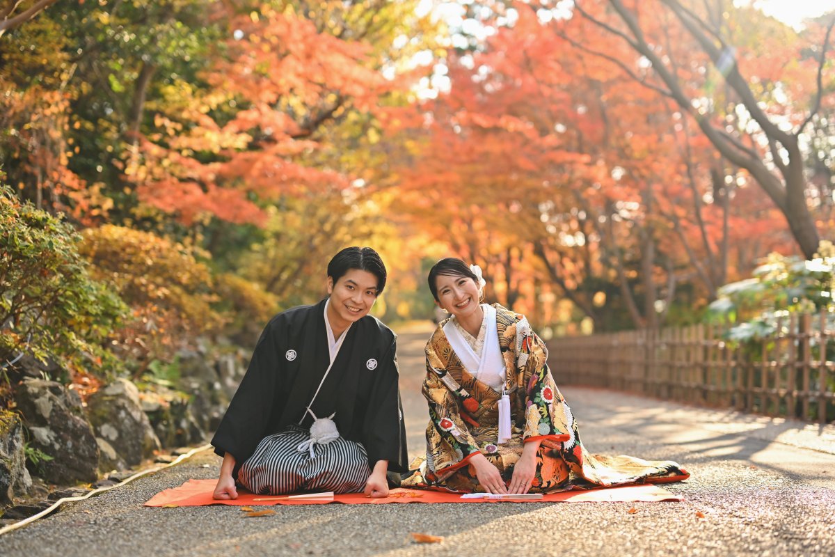 色鮮やかな紅葉に囲まれて笑顔で撮影♬