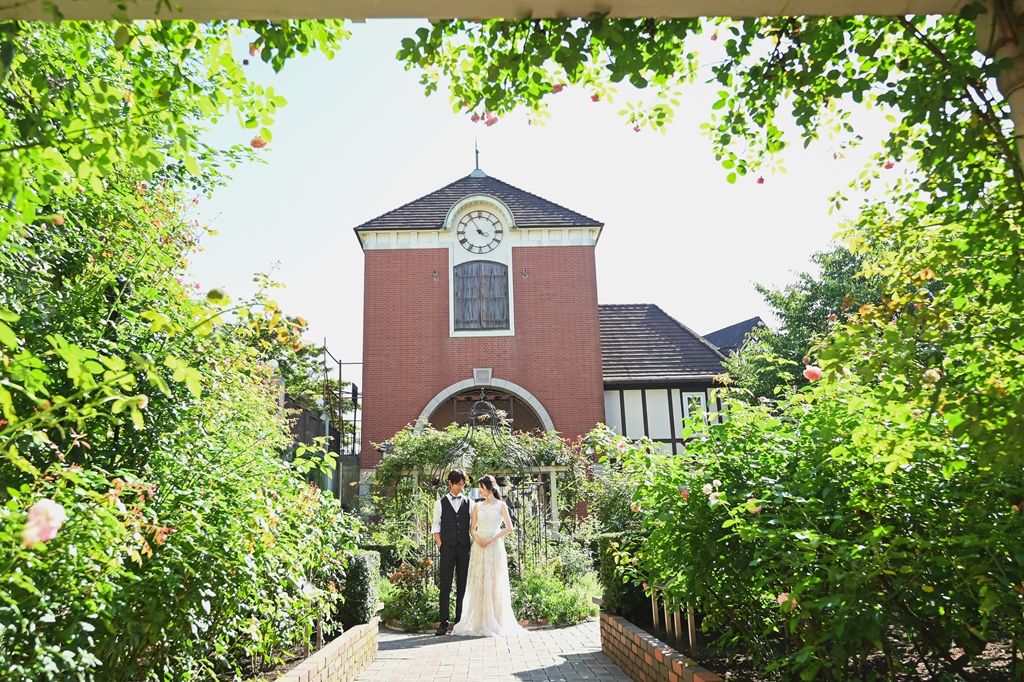 Avenue de Weddingでウェディングドレスを試着する花嫁