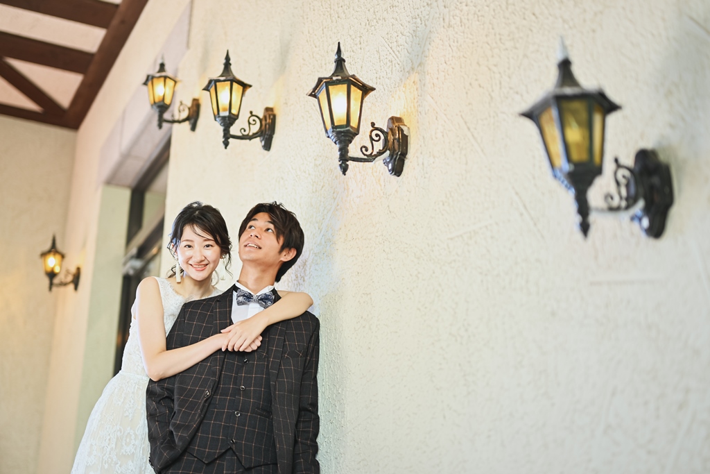 旧居留地でウェディングドレスを着た花嫁の前撮り写真