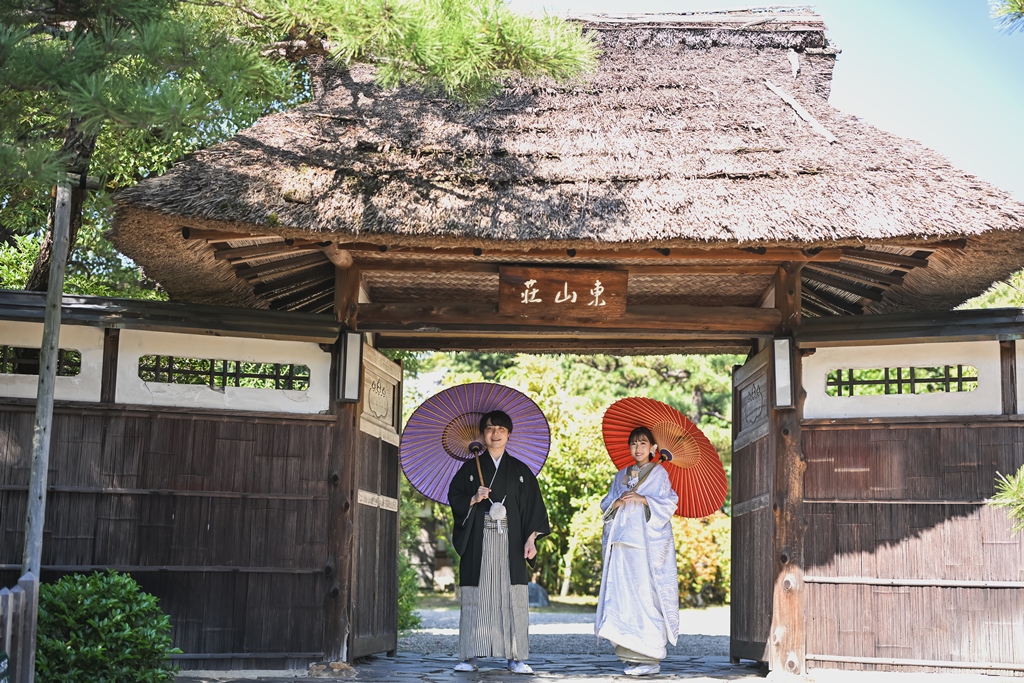 東山荘で和装撮影をする花嫁の様子