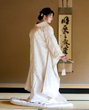 モスグリーンのカラードレス