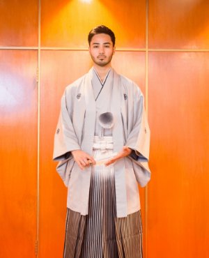 グレーの紋付